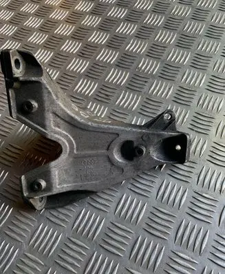 Audi A4 S4 B6 8E 8H Engine mounting bracket 8E0199308D