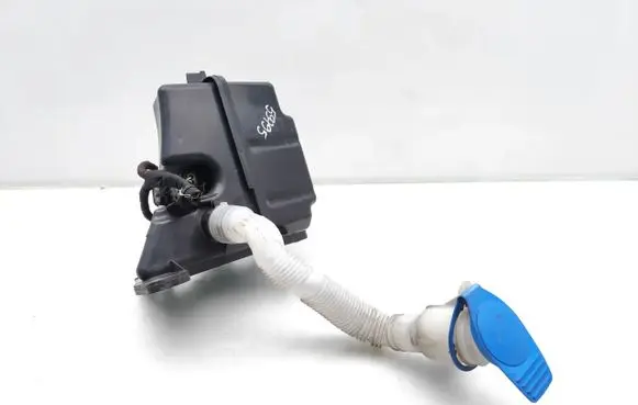 Volkswagen Golf Cross Windshield washer fluid reservoir/tank 5G0955453J 5G0955453L