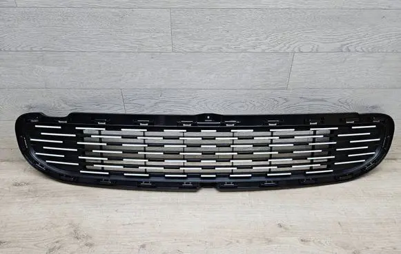 Renault Twingo III Front bumper lower grill 622547210R