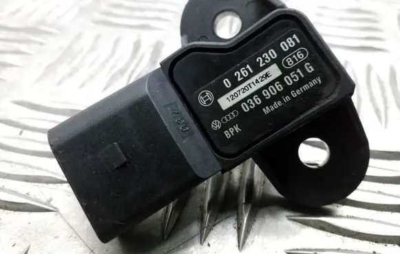 Volkswagen Golf V Air pressure sensor 026123081 036906051G