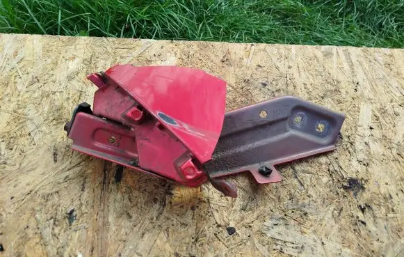 Renault Twingo III Fender mounting bracket 631439060R