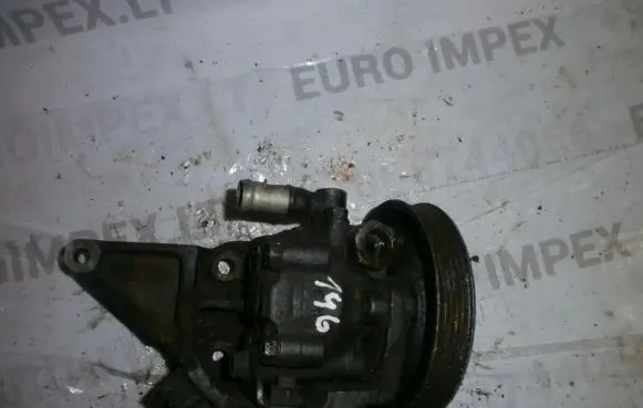 Mazda 626 Power steering pump G21182600D