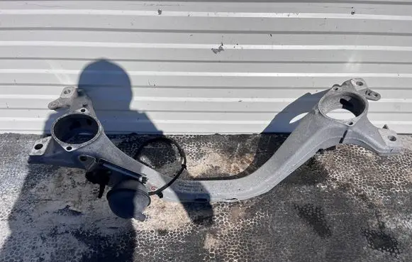 Volkswagen Touareg II Engine mounting bracket 7L6199207A