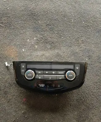 Nissan Qashqai Climate control unit