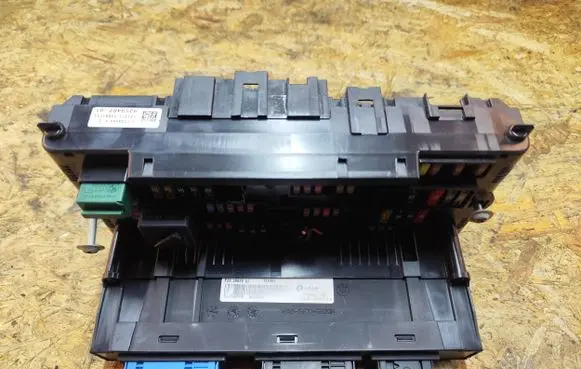 BMW X3 F25 Fuse module 527742F02 8038523 122361