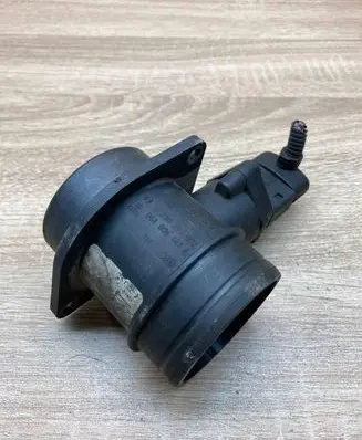 Volkswagen Bora Mass air flow meter 06A906461A 0280216002