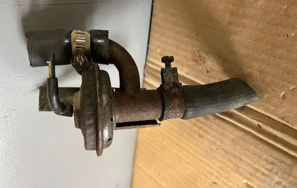 Chevrolet Corvette Vacuum air tank 