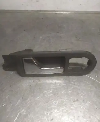 Volkswagen PASSAT B5.5 Front door interior handle 3B1837113