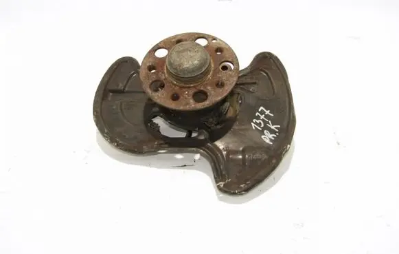 Mercedes-Benz E C207 W207 Front wheel hub