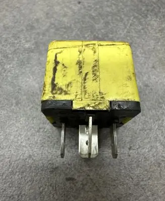Volkswagen Touran I Other relay 8200051112