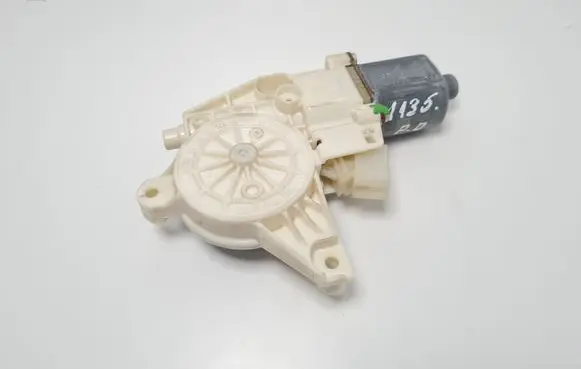 Mercedes-Benz GLK (X204) Front door window regulator motor A2048200242