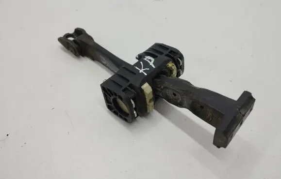 Opel Vectra C Front door check strap stopper