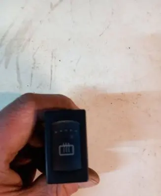 Volkswagen PASSAT B5.5 Windscreen/window heater switch 3B0959621C
