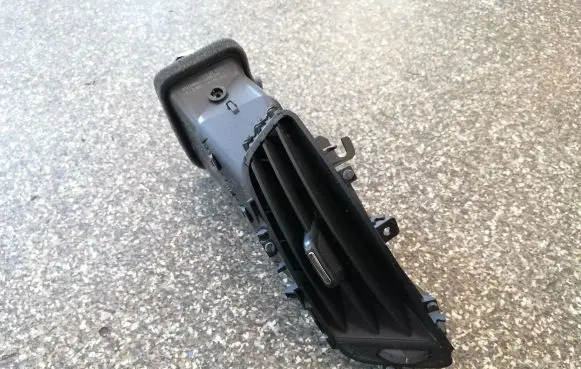 Opel Zafira C Dash center air vent grill