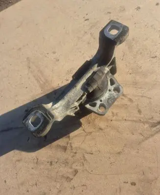 Ford Focus Engine mount bracket 307396