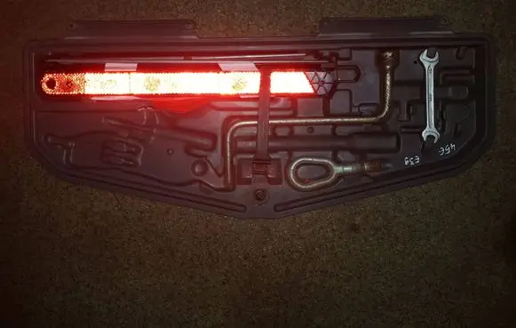 BMW 5 E39 Tool box 71111180681