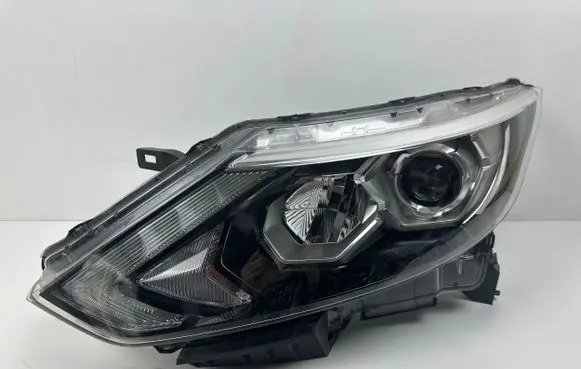 Nissan Qashqai Headlight/headlamp E1313899L 10018015
