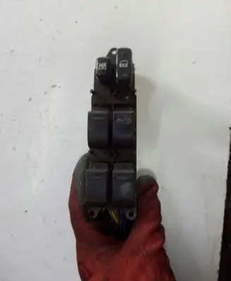 Toyota Corolla E100 Electric window control switch TR8803