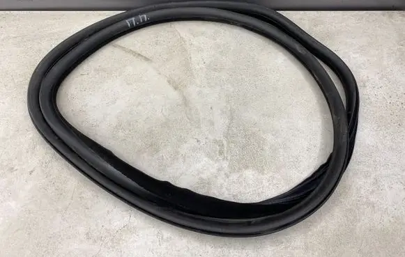 Volvo V70 Front door rubber seal 