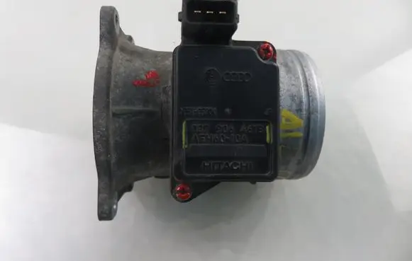 Audi A4 S4 B5 8D Mass air flow meter 037906461B AFH6010A