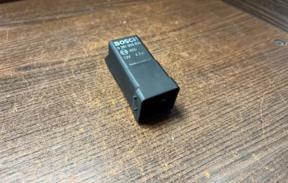Iveco Daily 4th gen Glow plug pre-heat relay 0281003039