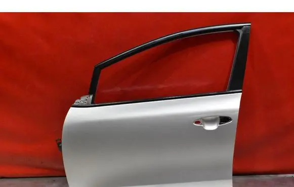 KIA Ceed Front door 