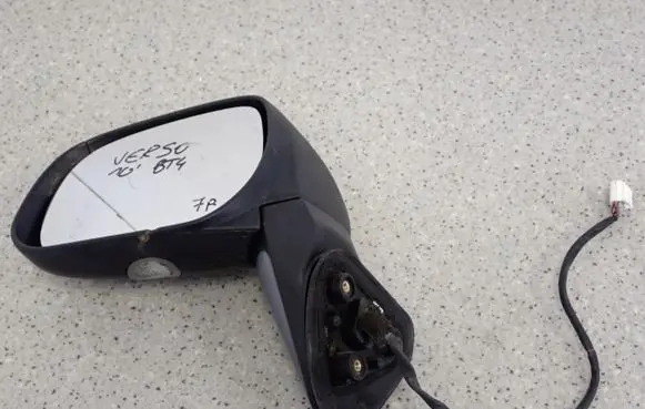 Toyota Verso Front door electric wing mirror 