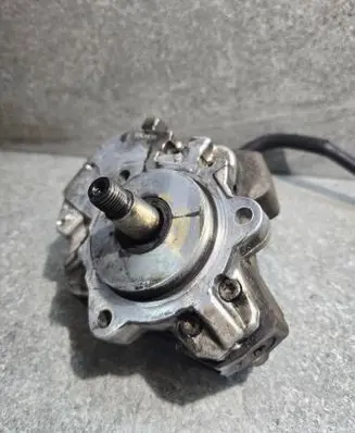BMW X3 E83 Fuel injection high pressure pump 0445010045 3065979 7788670