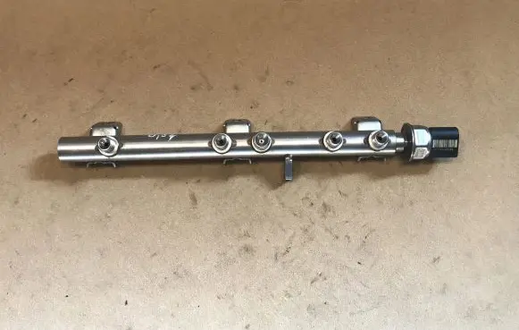 BMW 3 E90 E91 Fuel main line pipe 7537319