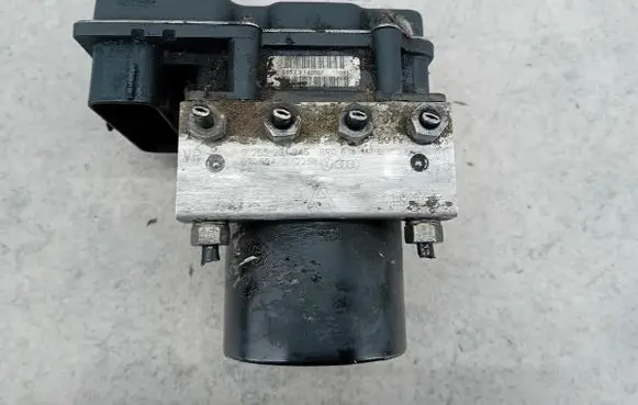 Skoda Roomster (5J) ABS Pump 6R0614117D