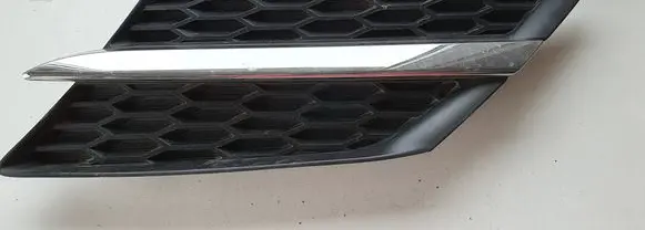 Toyota RAV 4 (XA40) Front bumper lower grill
