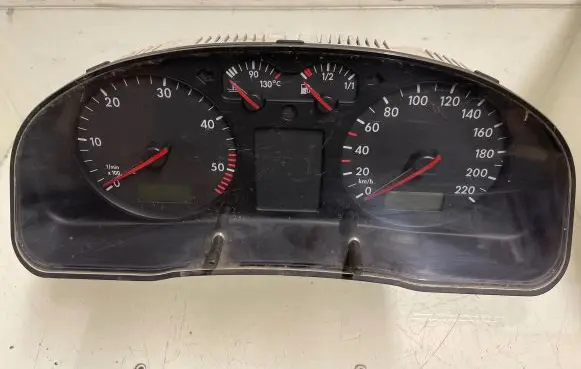 Volkswagen PASSAT B5 Speedometer (instrument cluster) 3B0919861J 09051940090
