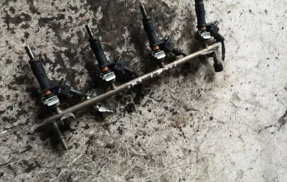 Opel Insignia A Fuel injectors set 55353806