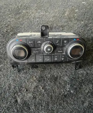 Nissan Qashqai Climate control unit 27500BR47B