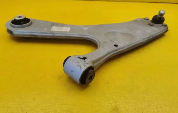 Citroen C4 X Front lower control arm/wishbone 9824626780