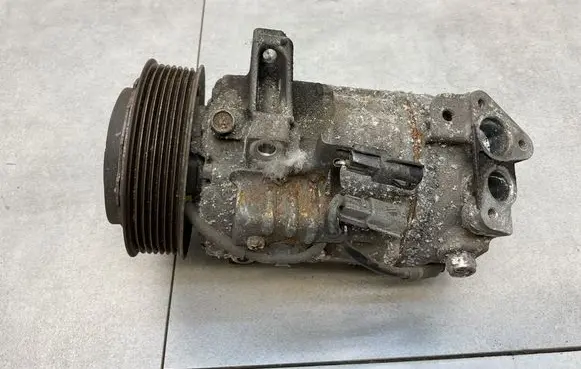 Volkswagen Touran II Air conditioning (A/C) compressor (pump) 926004EB0A
