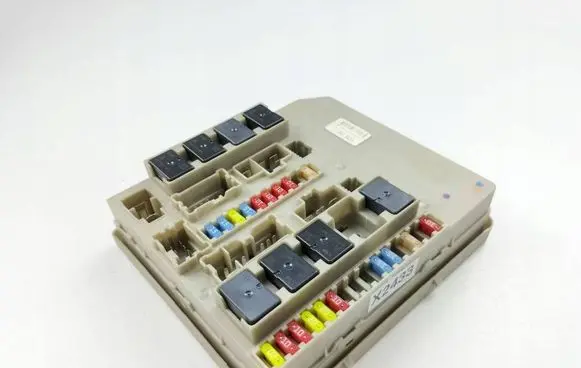 Renault Clio III Fuse module 902663A