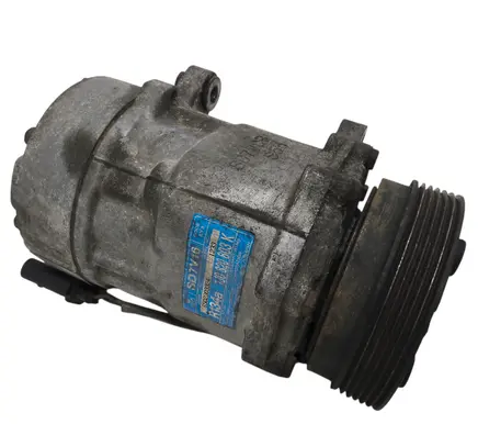 Volkswagen Golf IV Air conditioning (A/C) compressor (pump) 1J0820803K