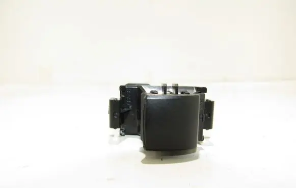 Mitsubishi Space Star Electric window control switch 8608a320