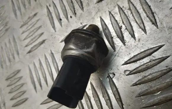 Fuel pressure sensor