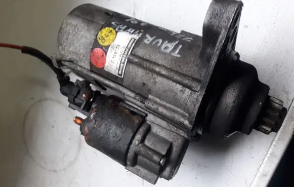 Volkswagen Touran I Starter motor R136139