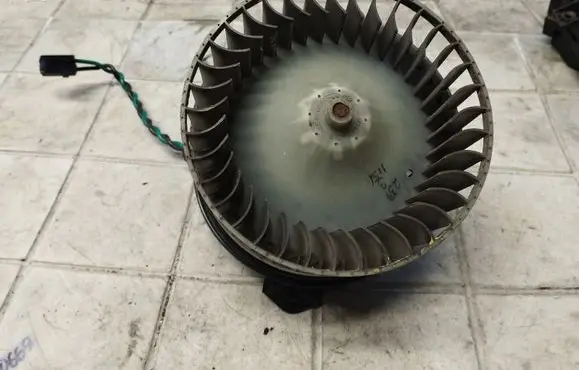 Chrysler Pacifica Heater fan/blower AY1661000346