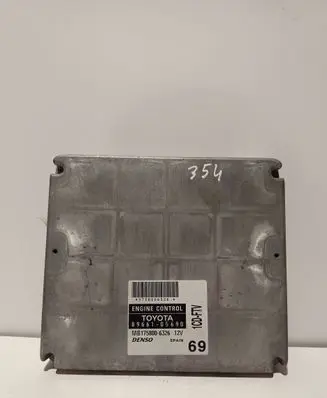 Toyota Avensis T250 Engine control unit/module 8966105690 MB1758006326