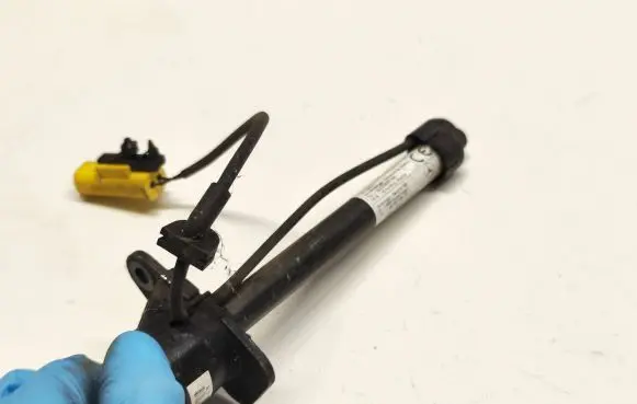 Mercedes-Benz GLS X166 Bonnet Pedestrian Airbag Actuator A1669060002 1669000002A