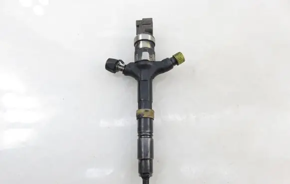 Toyota Avensis T220 Fuel injector 2367027030