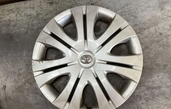 Toyota Avensis T250 R16 wheel hub/cap/trim PA66MD15 65861A0 4260202320