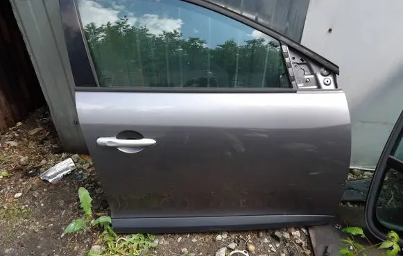 Renault Megane III Front door