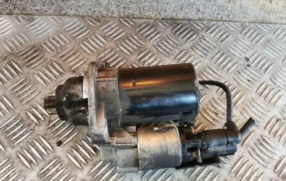 Volkswagen Golf VI Starter motor 0001120410