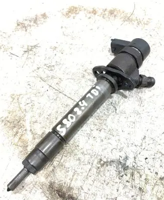 Volvo S60 Fuel injector 8658353
