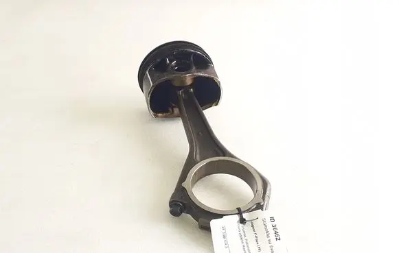 Jaguar F-Pace Piston with connecting rod 